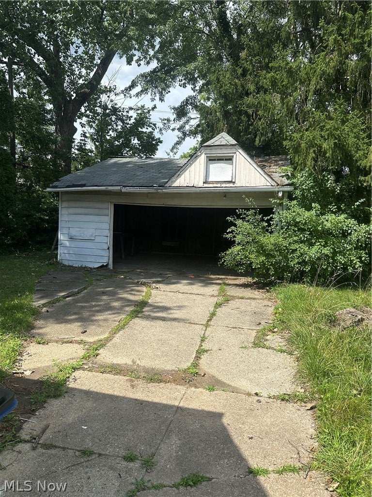 16015 S Lotus Drive