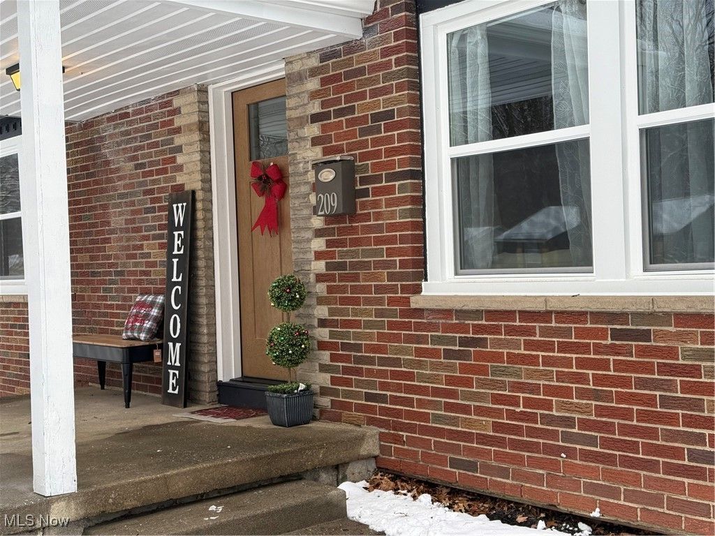 Photo of 209 Mansell Drive, Liberty, OH 44505 (MLS # 5174969)