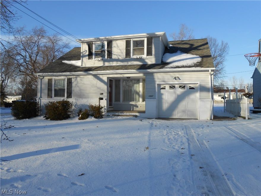 Adorable home situated on large lot! This home features large rooms, a dining room and a large yard.
If you're looking for homey, this is it! Fresh and clean and recently painted interior give you a blank canvas to bring your own colors!
Call today and make this gem your​​‌​​​​‌​‌​​​‌‌​​​‌‌‌​​‌​​‌‌​​​​ home!