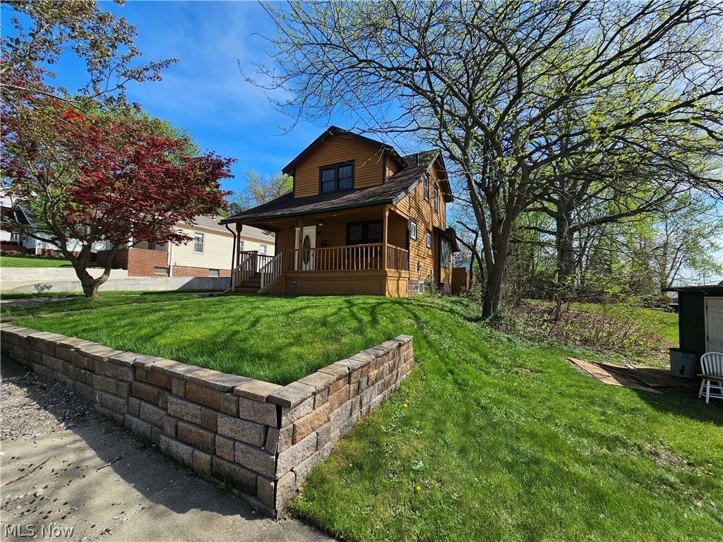 Photo of 18 Youtz Avenue, Akron, OH 44301 (MLS # 5202146)