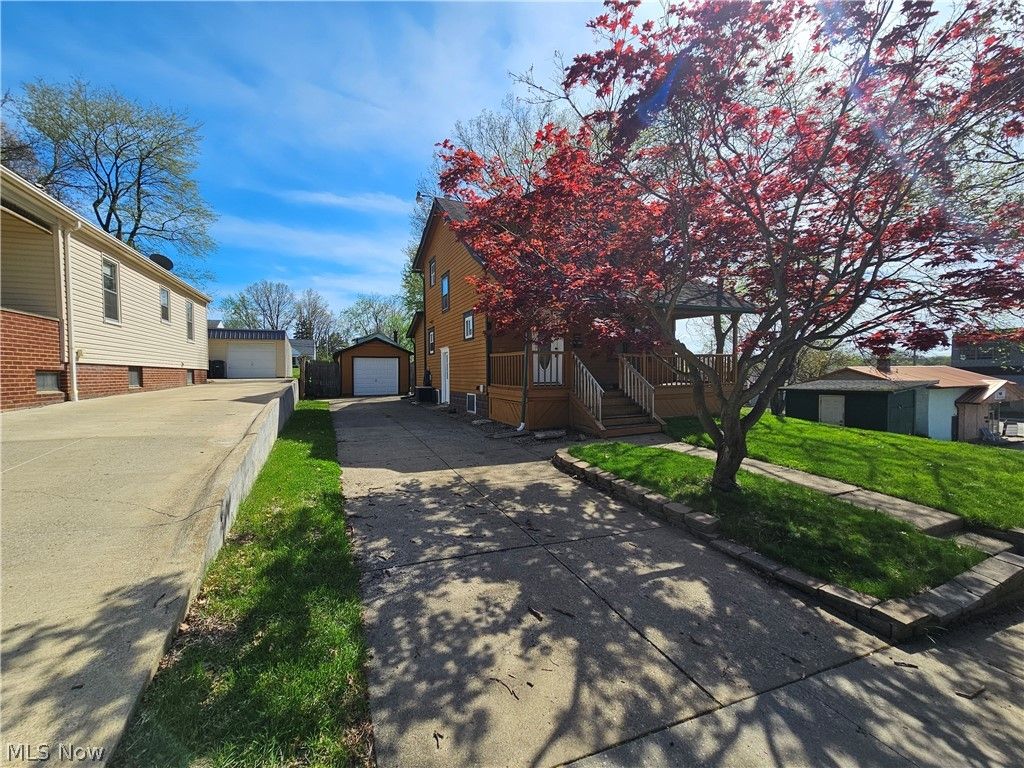 Photo of 18 Youtz Avenue, Akron, OH 44301 (MLS # 5202146)