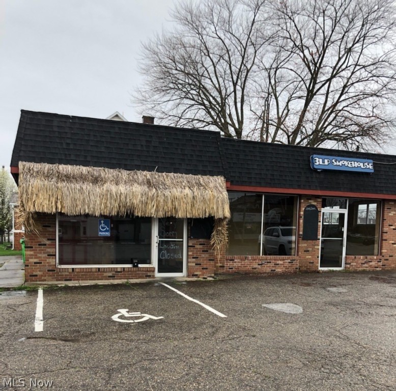 Location-Location-Location! 1159 Sq. Ft. on a busy corner in downtown Dover. Ideal spot for small restaurant, Hair/Nail Salon, Office or Retail.... Endless possibilities!!
Owner would consider renting for $1300 per month
