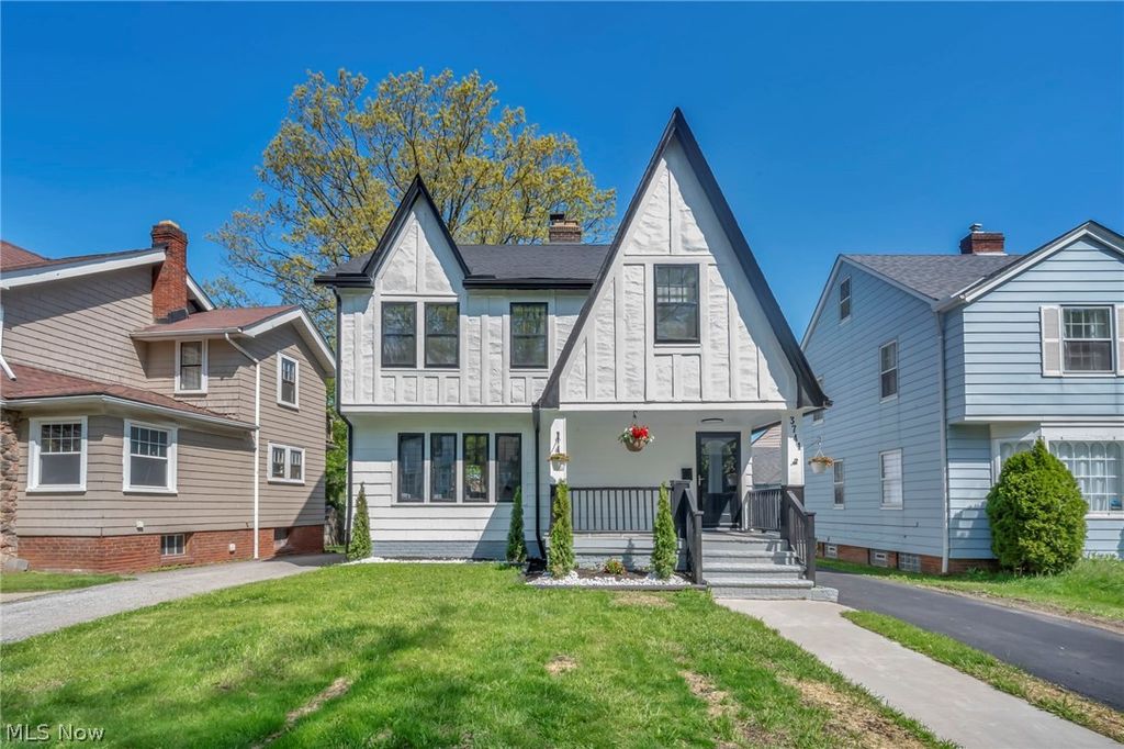 Photo of 3741 Woodridge Road, Cleveland Heights, OH 44121 (MLS # 5208429)
