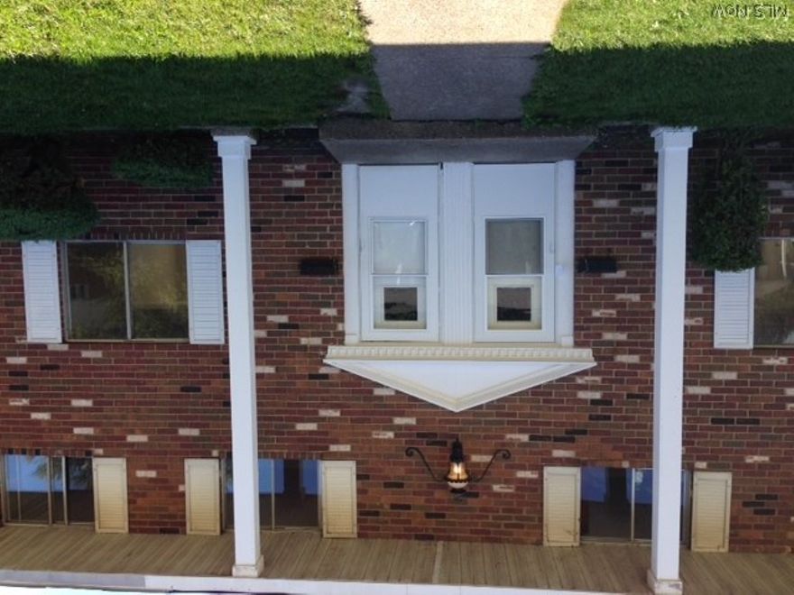 Beautiful 3 bedroom townhouse! Newer carpet and flooring tile, big rooms, hook up for washer and dryer. Freshly painted, gas heat central air, patio, low utility costs.