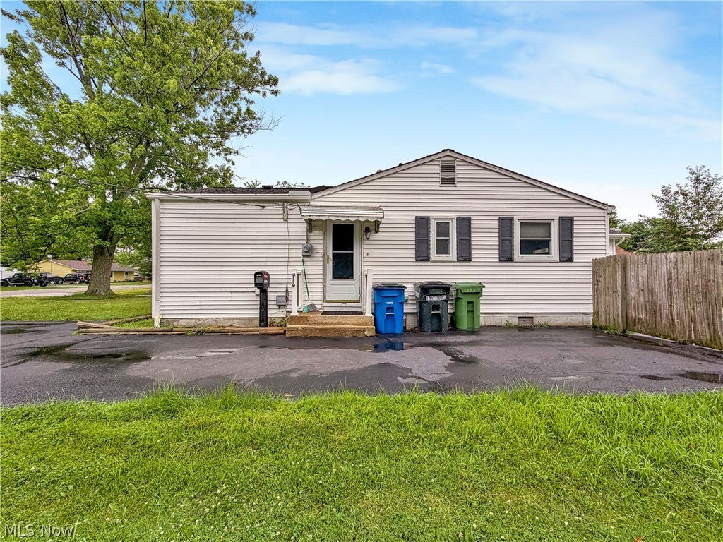 Photo of 34502 Beachpark Drive, Eastlake, OH 44095 (MLS # 5224428)