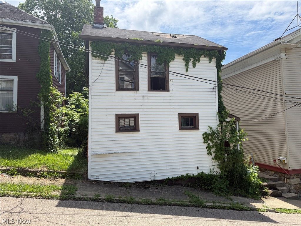 Photo of 918 Florence Street, East Liverpool, OH 43920 (MLS # 5218666)