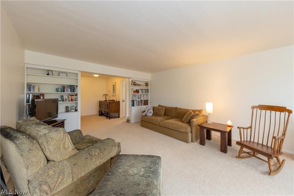 Photo of 13710 Shaker Boulevard #405, Cleveland, OH 44120 (MLS # 5191113)