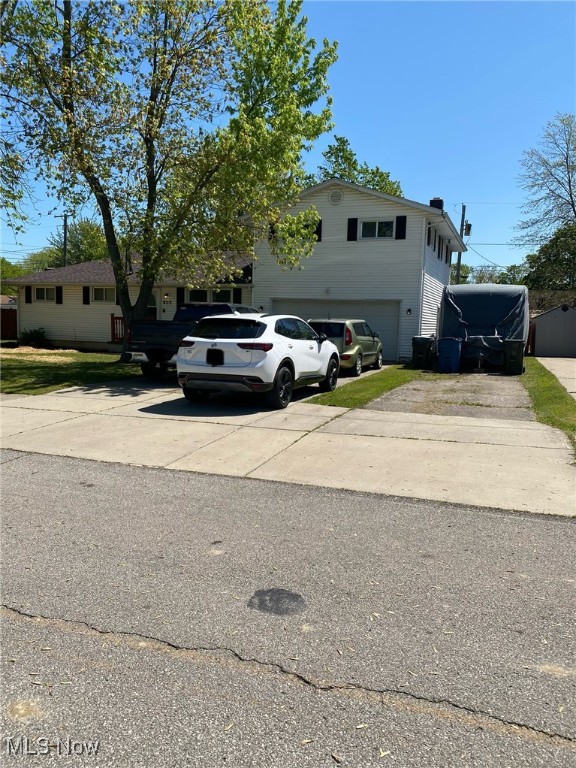 805 Roberts Street, Sheffield Lake, Ohio image 2