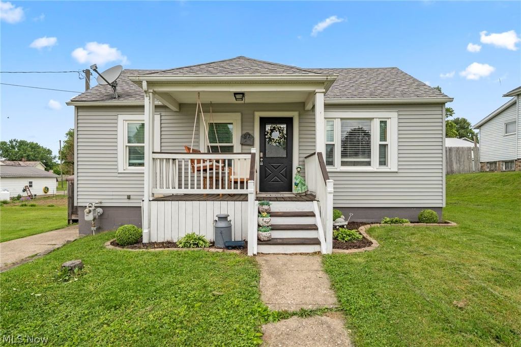 Photo of 97 E Main Street, Zanesville, OH 43701 (MLS # 5208697)