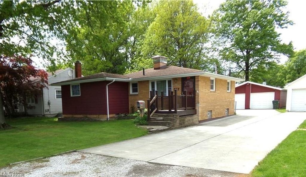 Photo of 317 Wrexham Avenue SW, Massillon, OH 44646 (MLS # 5208736)