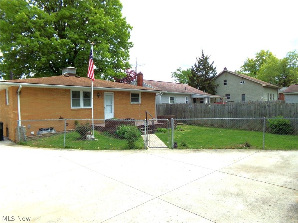 Photo of 317 Wrexham Avenue SW, Massillon, OH 44646 (MLS # 5208736)