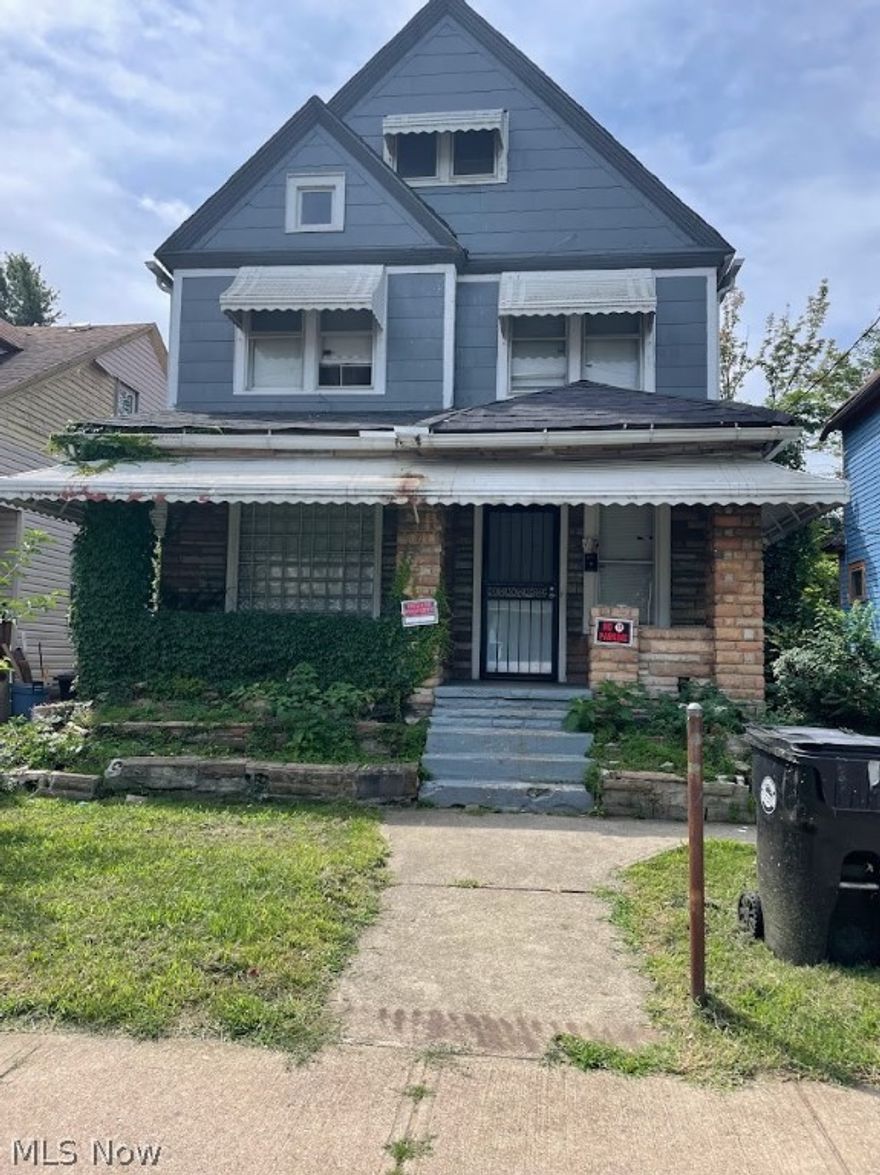 Single family home- needs some TLC. Previously rented for $800/month- with potential for higher rents now. 

Close to university circle and all it has to offer, including Case Western and the Clinic.
Short drive to the lakefront