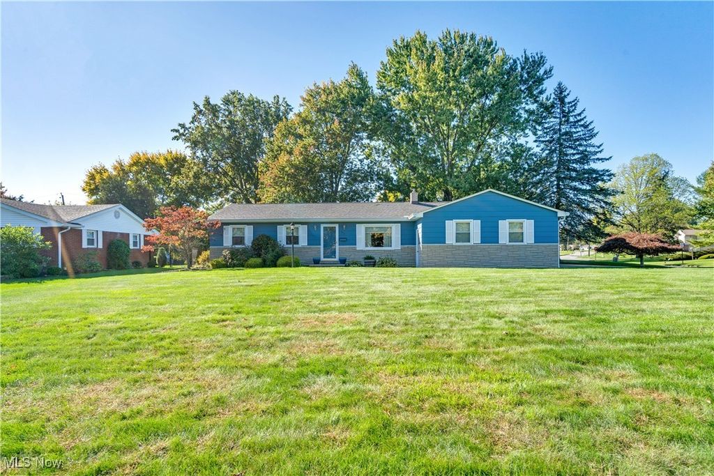 Photo of 2414 Ardenwood Place, Youngstown, OH 44515 (MLS # 5165512)