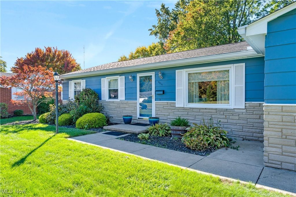 Photo of 2414 Ardenwood Place, Youngstown, OH 44515 (MLS # 5165512)