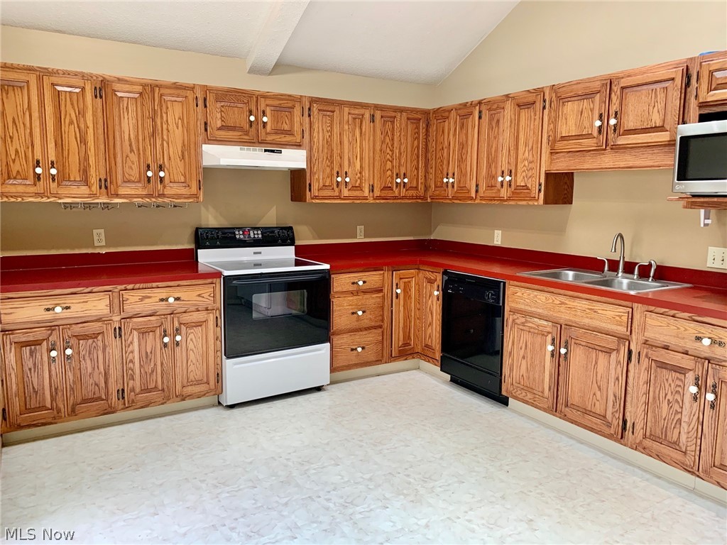 Pinewood Condo - Residential