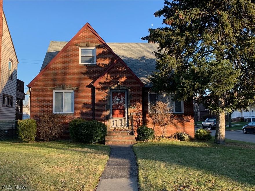 Don't miss this charming cape cod 3 bedroom with 2 1/2 baths. This home has all new windows, new kitchen with all new stainless steel appliances, new full bath up, all hardwood floors redone (2021). Pictures don't do it justice!