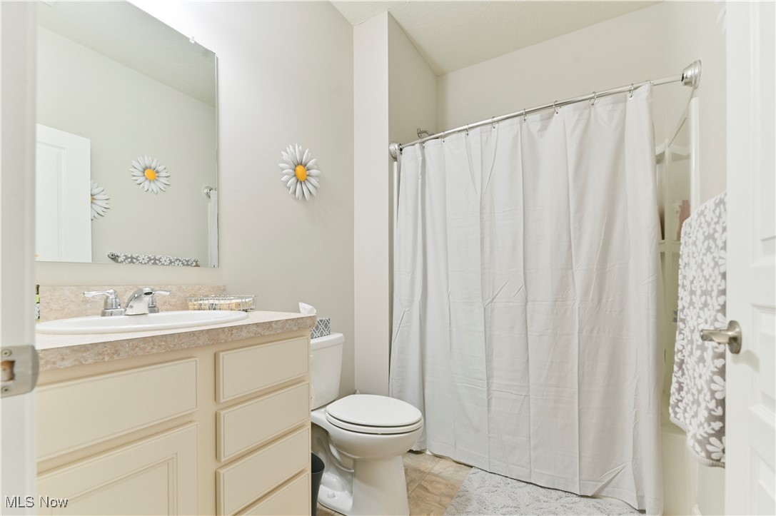 8016 Cotswold Drive, Mentor, Ohio image 32