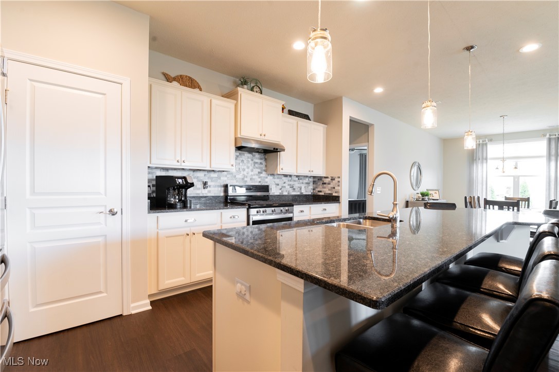 8016 Cotswold Drive, Mentor, Ohio image 14