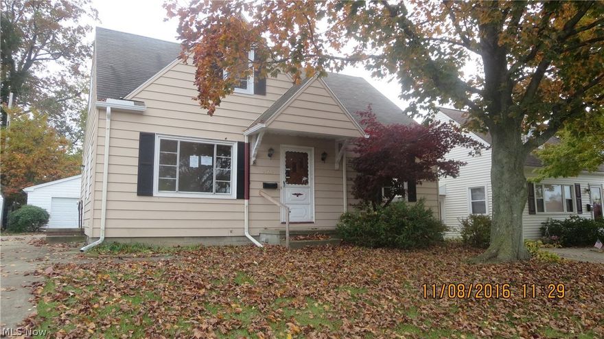 Single family home, features seven total rooms offer three bedrooms and 1.5 bath.