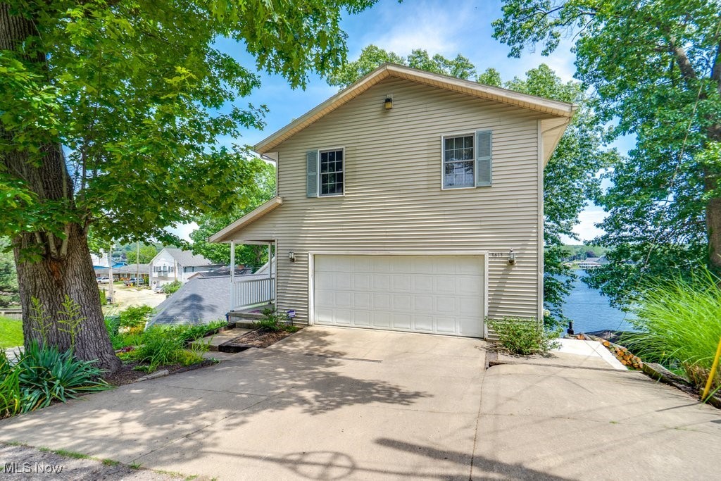 3613 Peninsula Drive