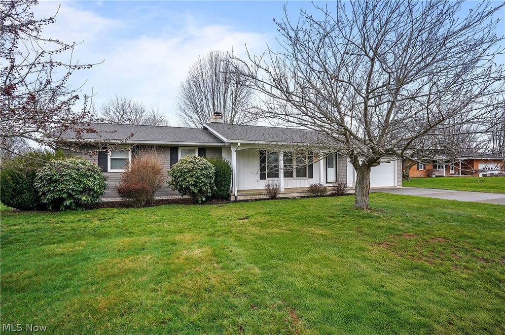 Photo of 11105 Titus Avenue NW, Uniontown, OH 44685 (MLS # 5195683)