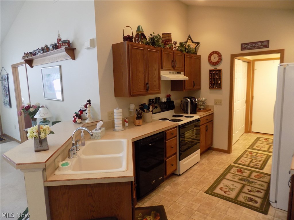 Pebble Chase Condos - Residential