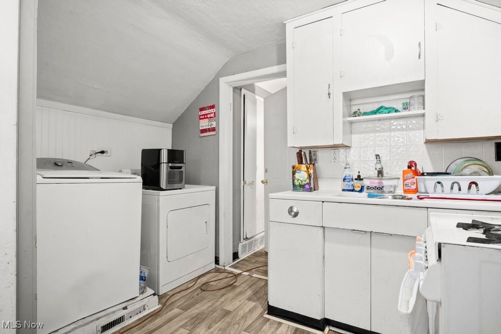 Cleveland, Ohio 44109, United States, 3 Bedrooms Bedrooms, ,2 BathroomsBathrooms,Residential,Active,228226