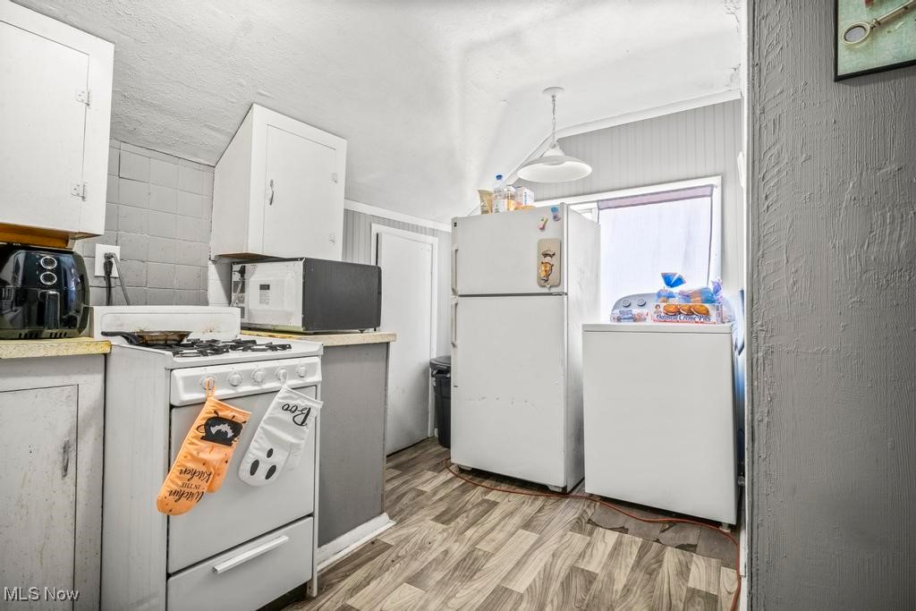 Cleveland, Ohio 44109, United States, 3 Bedrooms Bedrooms, ,2 BathroomsBathrooms,Residential,Active,228226