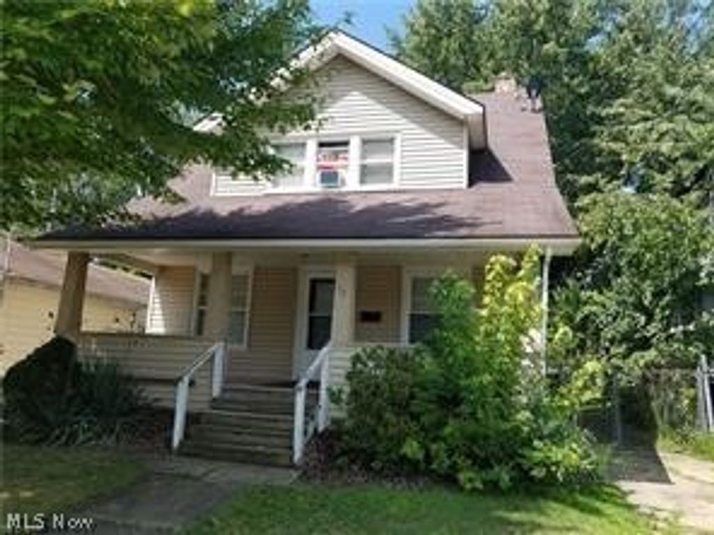 Photo of 50 N Hazelwood Avenue, Youngstown, OH 44509 (MLS # 5204968)