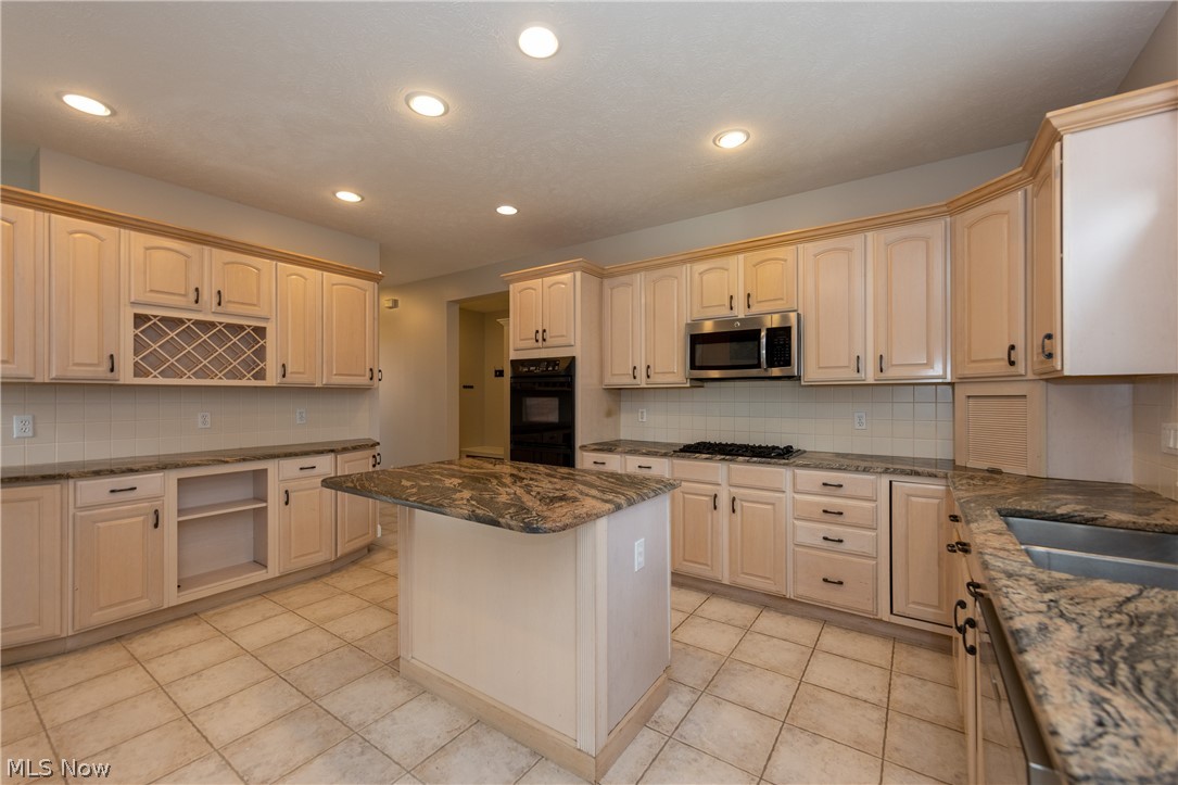 Aberdeen Golf Course Community - Residential