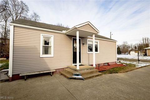 Tiny photo for 531 Avondale Street, Malvern, OH 44644 (MLS # 5189718)