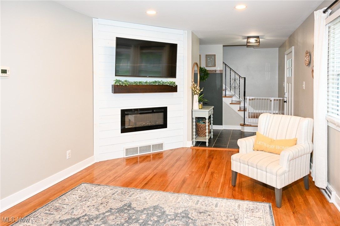 Munroe Falls, Ohio 44262, United States, 4 Bedrooms Bedrooms, ,3 BathroomsBathrooms,Residential,Pending,199120