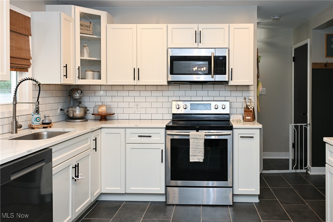 Munroe Falls, Ohio 44262, United States, 4 Bedrooms Bedrooms, ,3 BathroomsBathrooms,Residential,Pending,199120