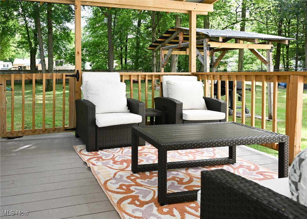 Munroe Falls, Ohio 44262, United States, 4 Bedrooms Bedrooms, ,3 BathroomsBathrooms,Residential,Pending,199120