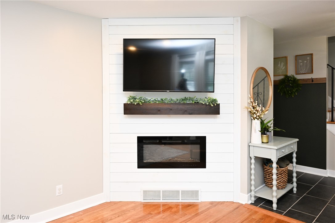 Munroe Falls, Ohio 44262, United States, 4 Bedrooms Bedrooms, ,3 BathroomsBathrooms,Residential,Pending,199120