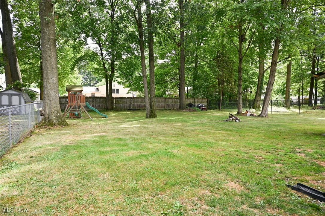 Munroe Falls, Ohio 44262, United States, 4 Bedrooms Bedrooms, ,3 BathroomsBathrooms,Residential,Pending,199120