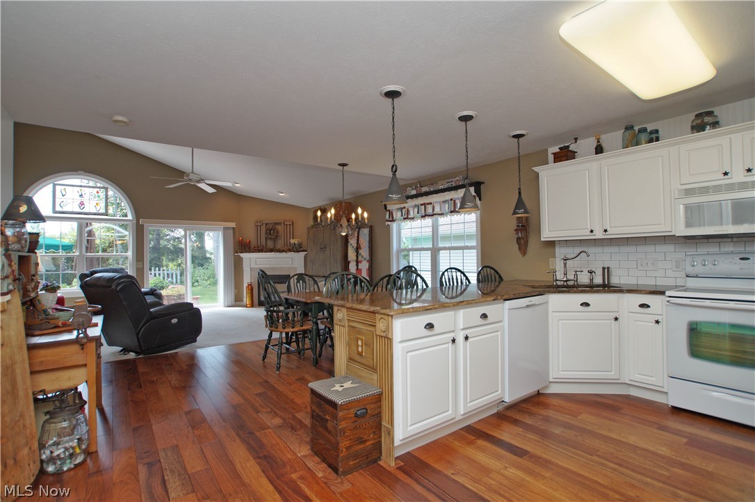Windjammer Court Condo Ph 02 - Residential