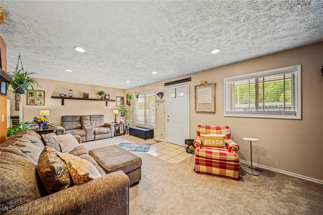 566 Sherwood Drive, Aurora, Ohio image 2