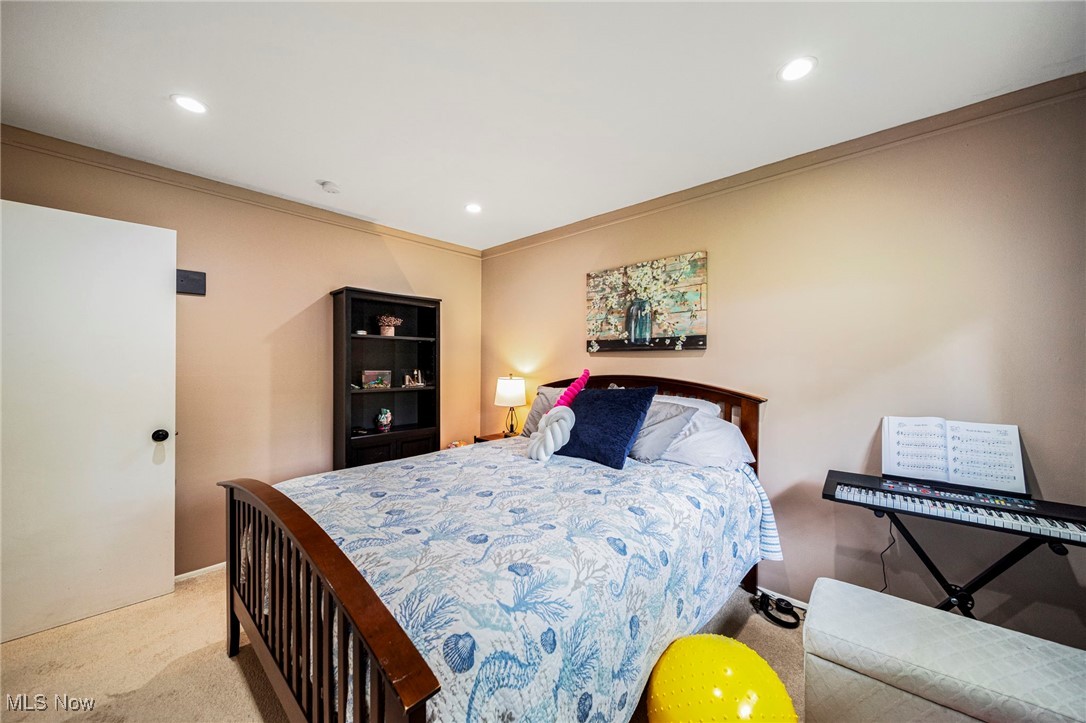 566 Sherwood Drive, Aurora, Ohio image 16