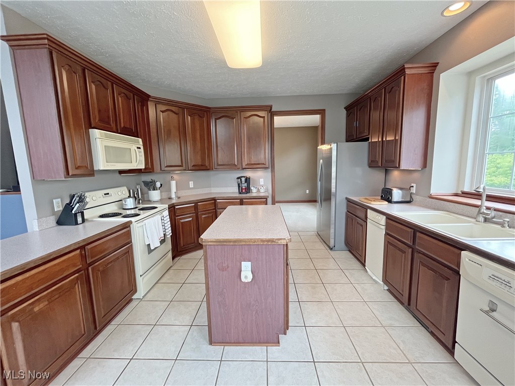 Emerald Lakes - Residential