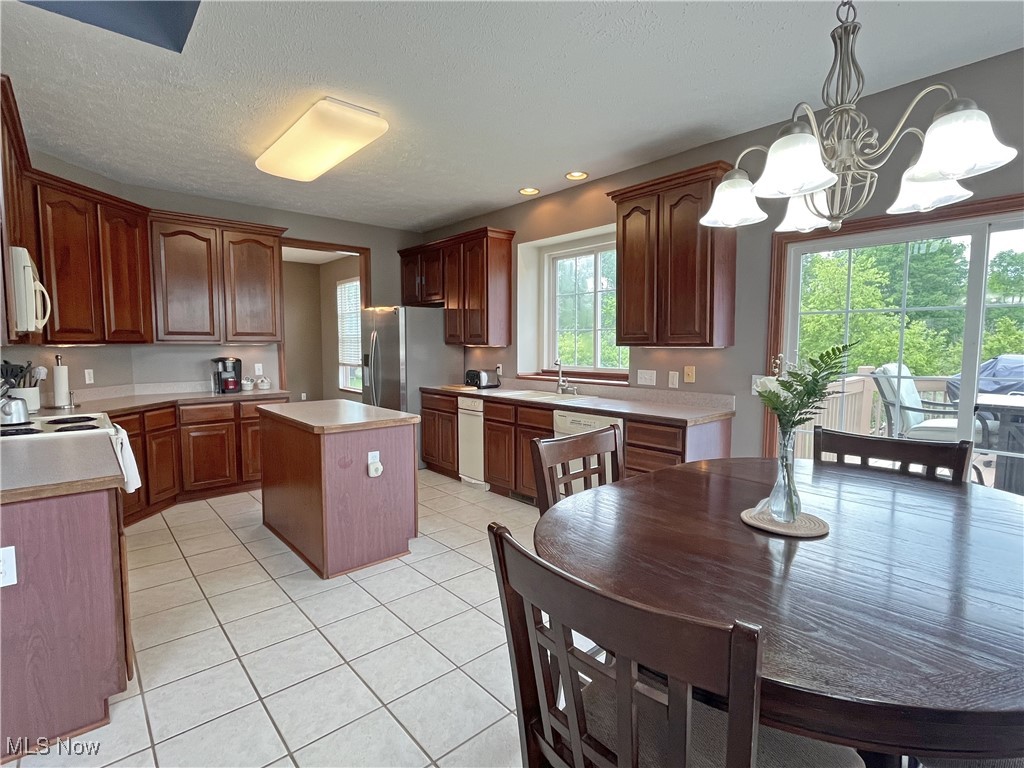 Emerald Lakes - Residential