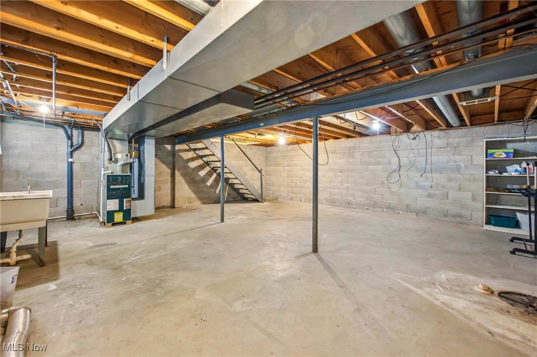 Austintown, Ohio 44515, United States, 4 Bedrooms Bedrooms, ,4 BathroomsBathrooms,Residential,Pending,114253