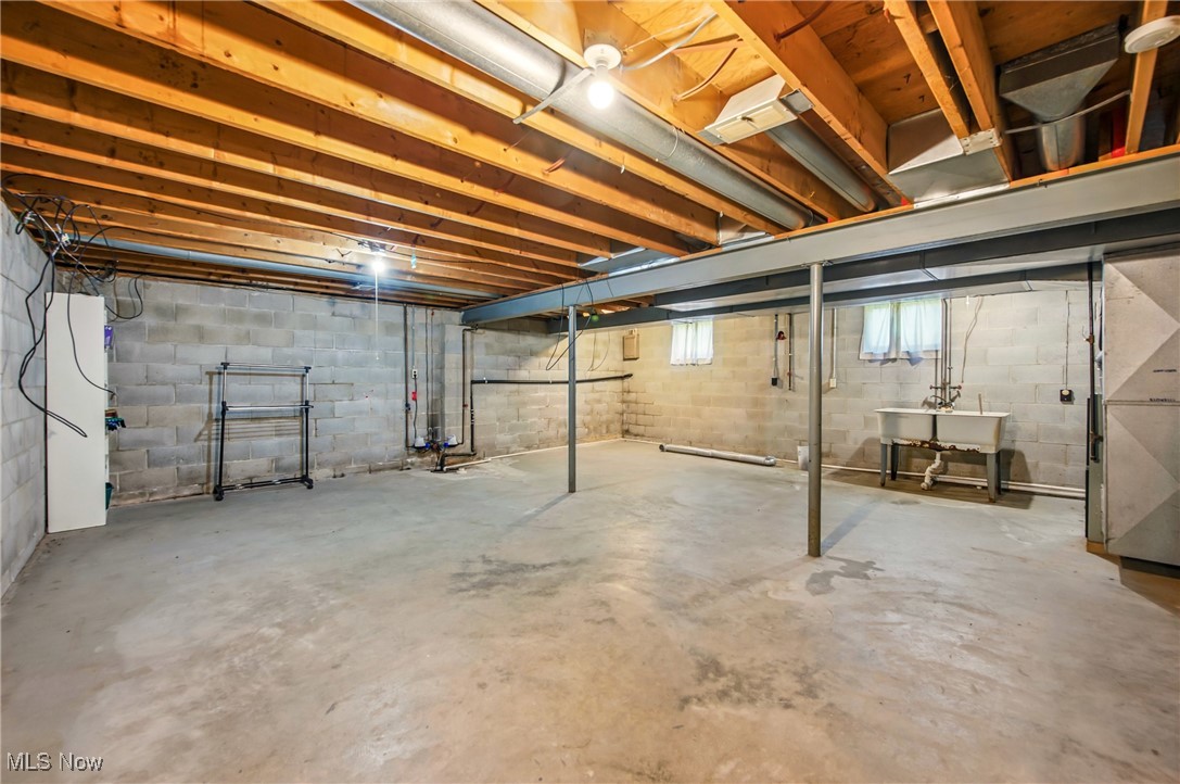 Austintown, Ohio 44515, United States, 4 Bedrooms Bedrooms, ,4 BathroomsBathrooms,Residential,Pending,114253