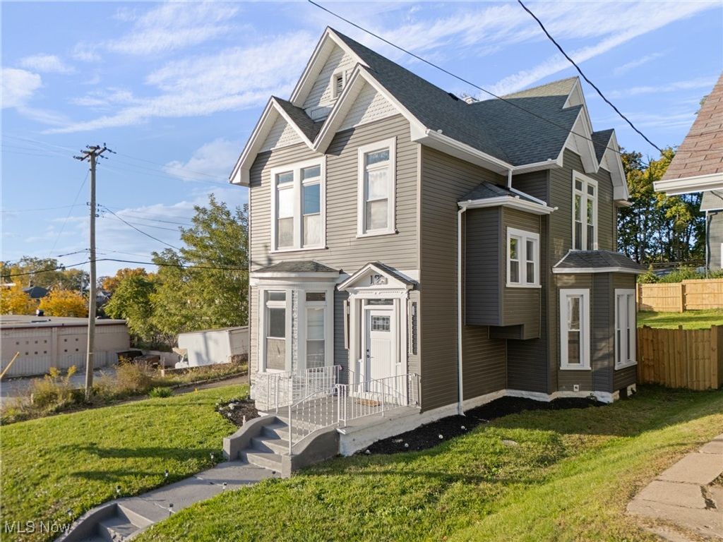 Photo of 125 13th Street NE, Canton, OH 44714 (MLS # 5168081)