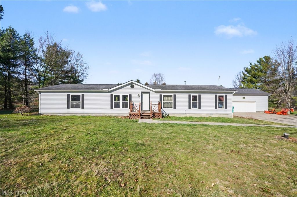 Photo of 2122 S Pricetown Road, Diamond, OH 44412 (MLS # 5195780)