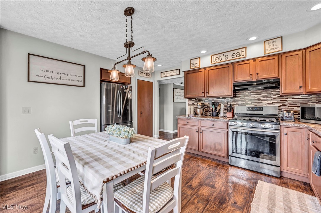 2300 Canterbury Circle, Akron, Ohio image 12