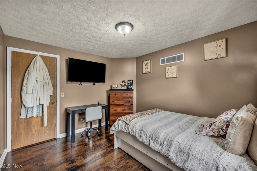 2300 Canterbury Circle, Akron, Ohio image 30