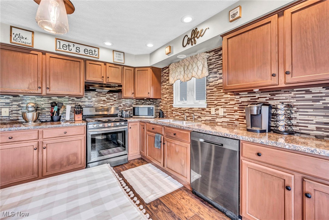 2300 Canterbury Circle, Akron, Ohio image 15