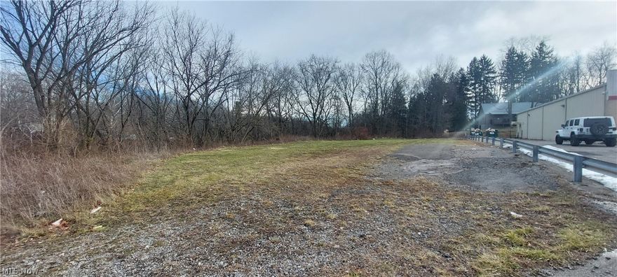 COMMERCIAL LOT JUST OUTSIDE THE CITY LIMITS OF WINTERSVILLE.LOT IS LOCATED NEXT DOOR TO THE FAMILY DOOR STORE.
FLAT CLEARED LOT AND HALD WOODED. WOULD MAKE A GREAT LOT FOR USED CAR LOT,STORAGE UNITS OR SMALL BUSINESS LIKE GARDENING CENTER,LANDSCAPING BUSINESS.GREAT LOCATION CLOSE TO EVERYTHING.CALL TODAY FOR MORE INFORMATION.