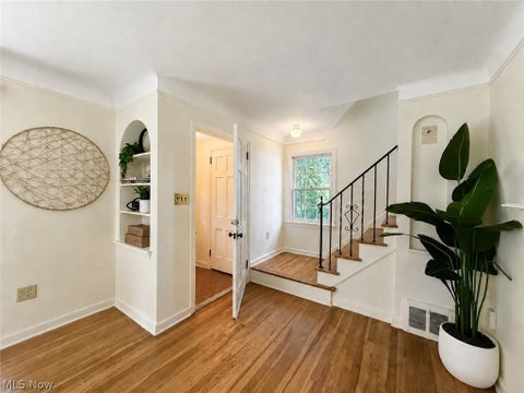 Tiny photo for 869 Cambridge Road, Cleveland Heights, OH 44121 (MLS # 5235025)